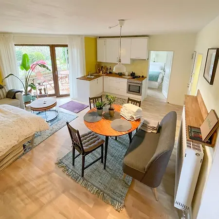Souterrainwohnung Mit Großem Garten Und Sauna
