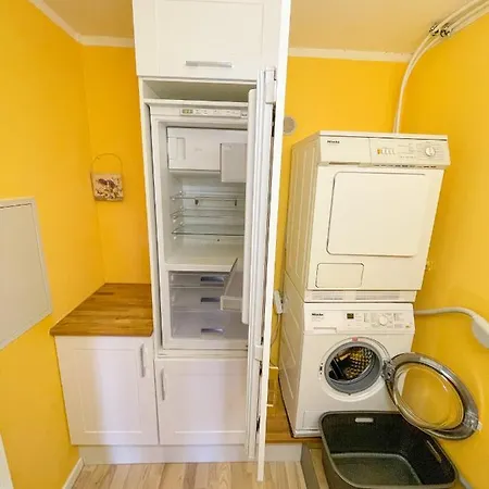 Souterrainwohnung Mit Großem Garten Und Sauna *