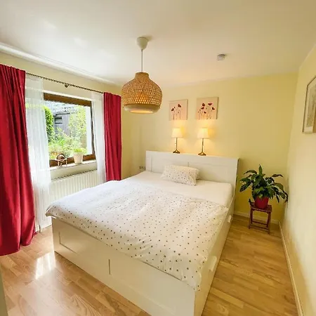Souterrainwohnung Mit Großem Garten Und Sauna