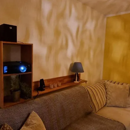 Souterrainwohnung Mit Großem Garten Und Sauna *